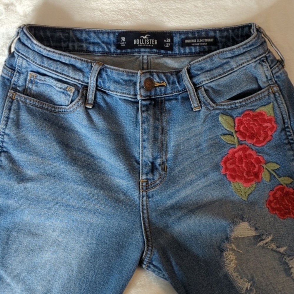 Hollister Embroidered Distressed Size 7R 28/27 High Rise Slim Straight Jeans